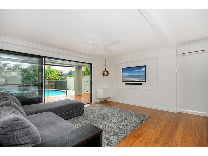 7 Frascati Street, Mermaid Waters QLD 4218