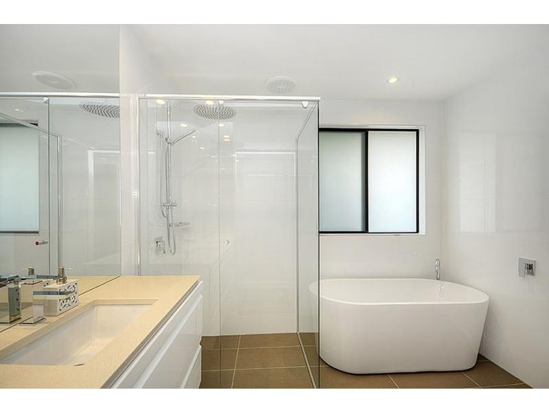 7 Frascati Street, Mermaid Waters QLD 4218