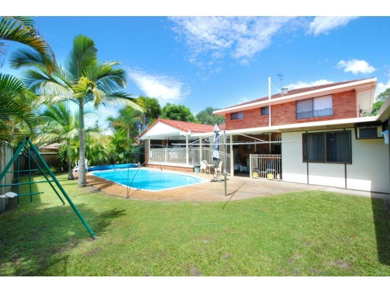 67 Japonica Drive, Palm Beach QLD 4221