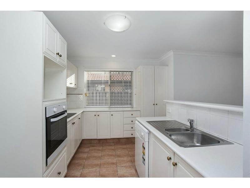 27 Rainbird Close, Burleigh Waters QLD 4220