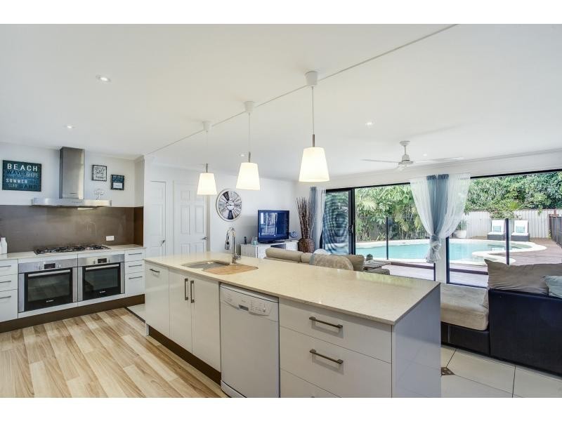 4 Seahawk Crescent, Burleigh Waters QLD 4220