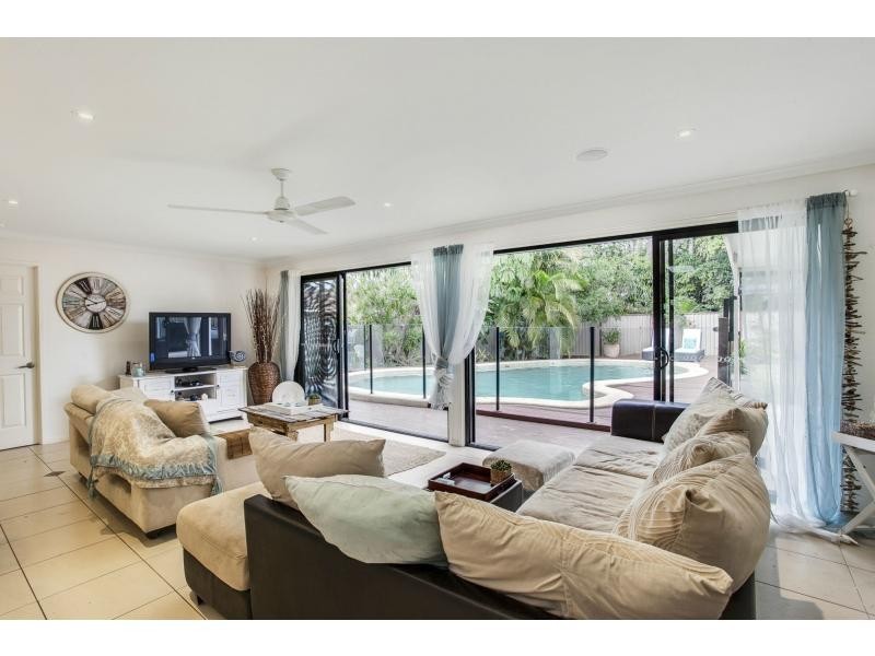 4 Seahawk Crescent, Burleigh Waters QLD 4220
