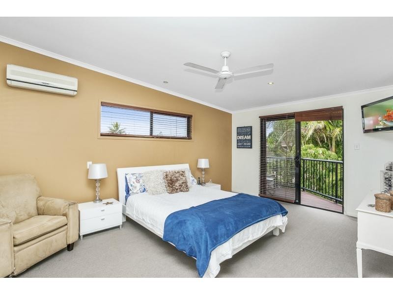 4 Seahawk Crescent, Burleigh Waters QLD 4220