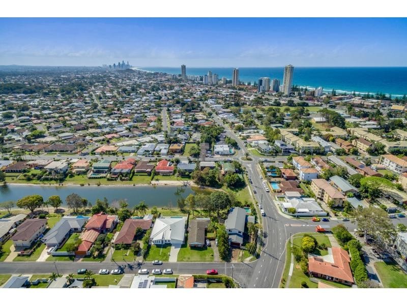 3 Kingfisher Crescent, Burleigh Waters QLD 4220