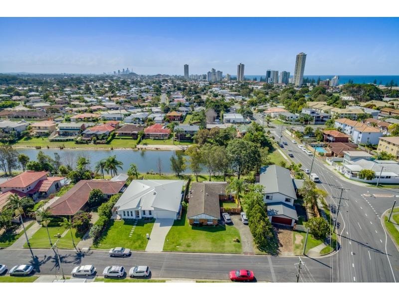 3 Kingfisher Crescent, Burleigh Waters QLD 4220