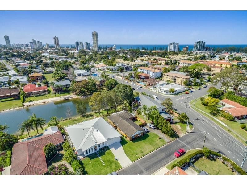 3 Kingfisher Crescent, Burleigh Waters QLD 4220