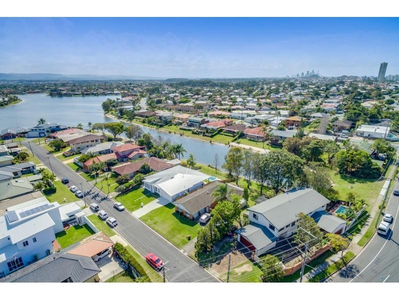 3 Kingfisher Crescent, Burleigh Waters QLD 4220