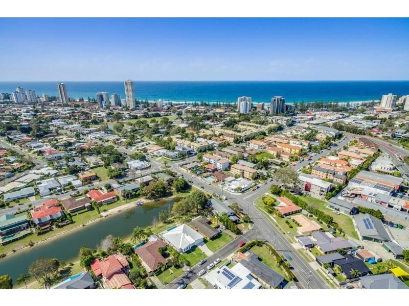 3 Kingfisher Crescent, Burleigh Waters QLD 4220