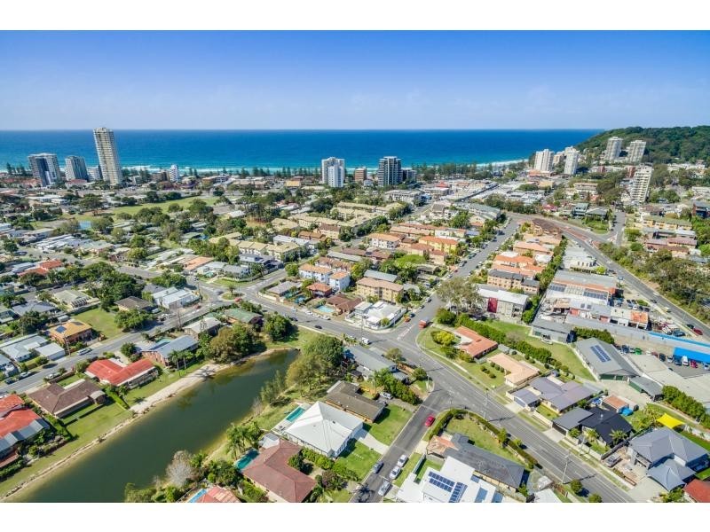 3 Kingfisher Crescent, Burleigh Waters QLD 4220