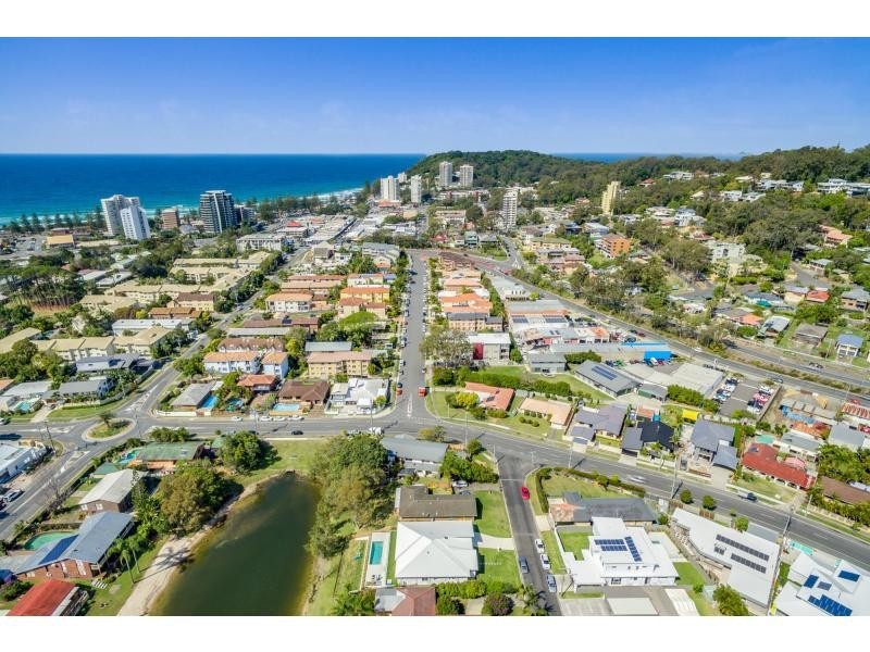 3 Kingfisher Crescent, Burleigh Waters QLD 4220
