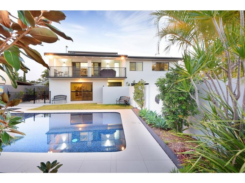 18 Bellbird Avenue, Burleigh Waters QLD 4220