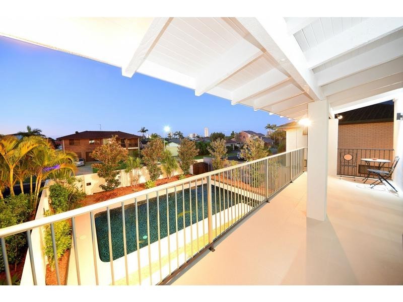 18 Bellbird Avenue, Burleigh Waters QLD 4220