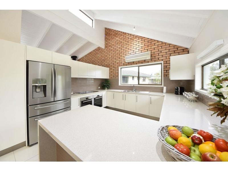 18 Bellbird Avenue, Burleigh Waters QLD 4220