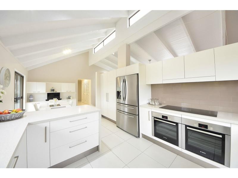 18 Bellbird Avenue, Burleigh Waters QLD 4220