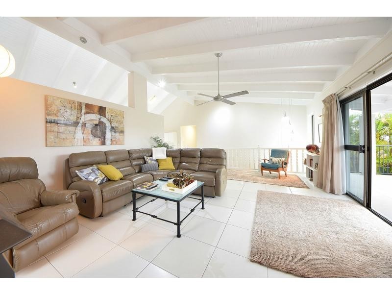 18 Bellbird Avenue, Burleigh Waters QLD 4220