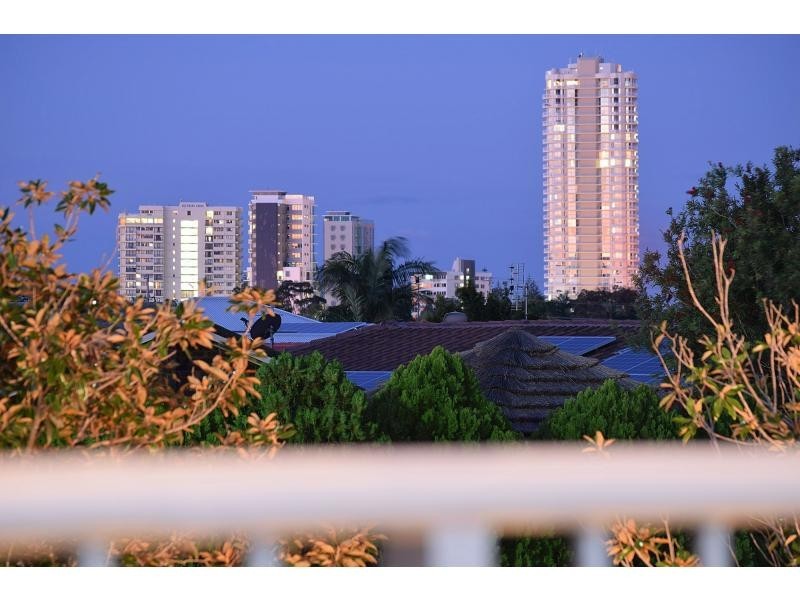 18 Bellbird Avenue, Burleigh Waters QLD 4220