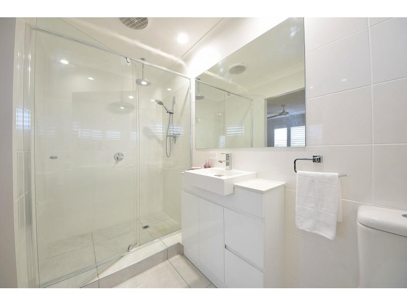 18 Bellbird Avenue, Burleigh Waters QLD 4220