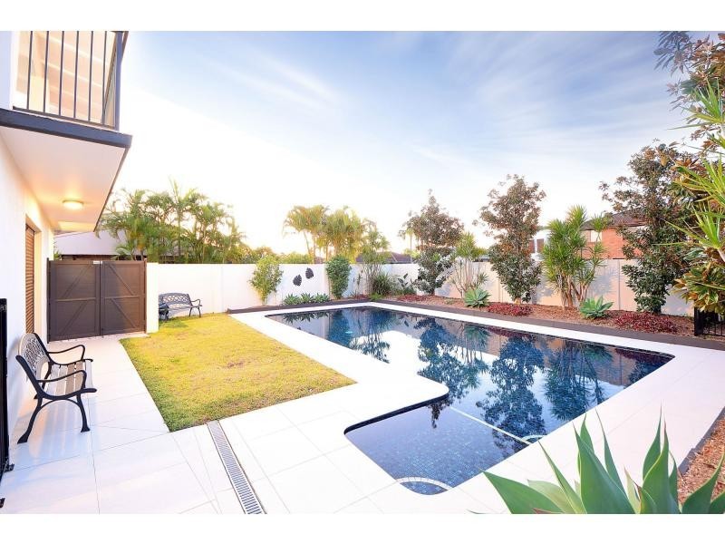 18 Bellbird Avenue, Burleigh Waters QLD 4220