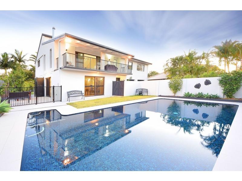 18 Bellbird Avenue, Burleigh Waters QLD 4220