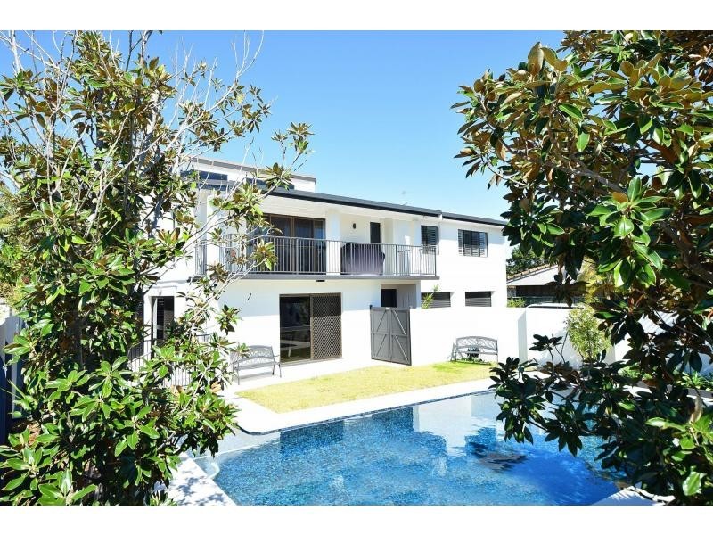 18 Bellbird Avenue, Burleigh Waters QLD 4220