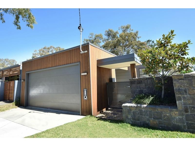 202 Ocean Parade, Burleigh Heads QLD 4220