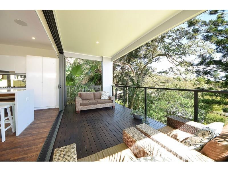 202 Ocean Parade, Burleigh Heads QLD 4220
