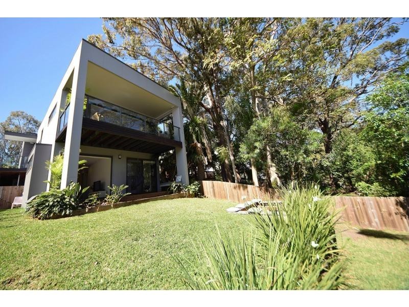 202 Ocean Parade, Burleigh Heads QLD 4220