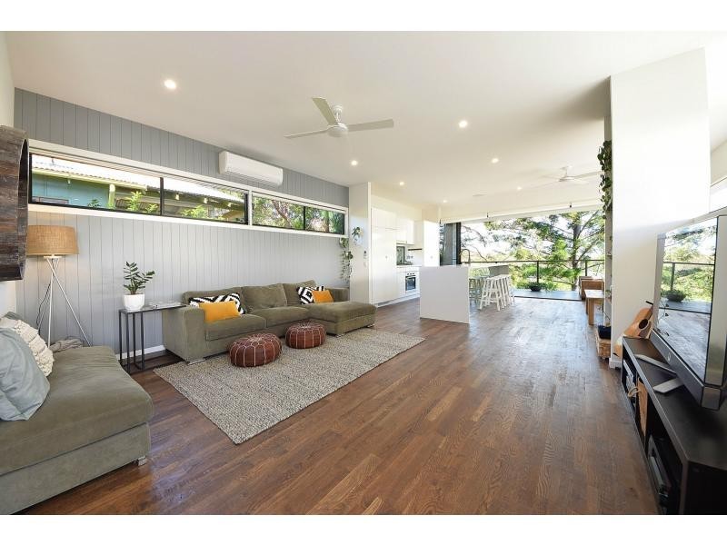 202 Ocean Parade, Burleigh Heads QLD 4220