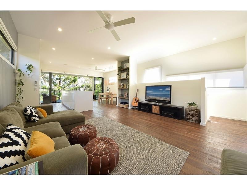 202 Ocean Parade, Burleigh Heads QLD 4220