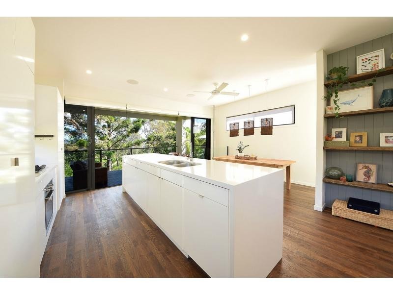 202 Ocean Parade, Burleigh Heads QLD 4220