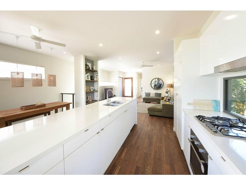 202 Ocean Parade, Burleigh Heads QLD 4220