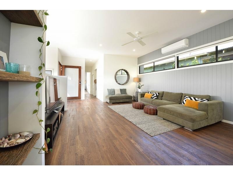 202 Ocean Parade, Burleigh Heads QLD 4220
