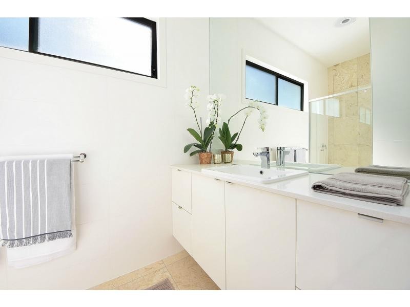 202 Ocean Parade, Burleigh Heads QLD 4220