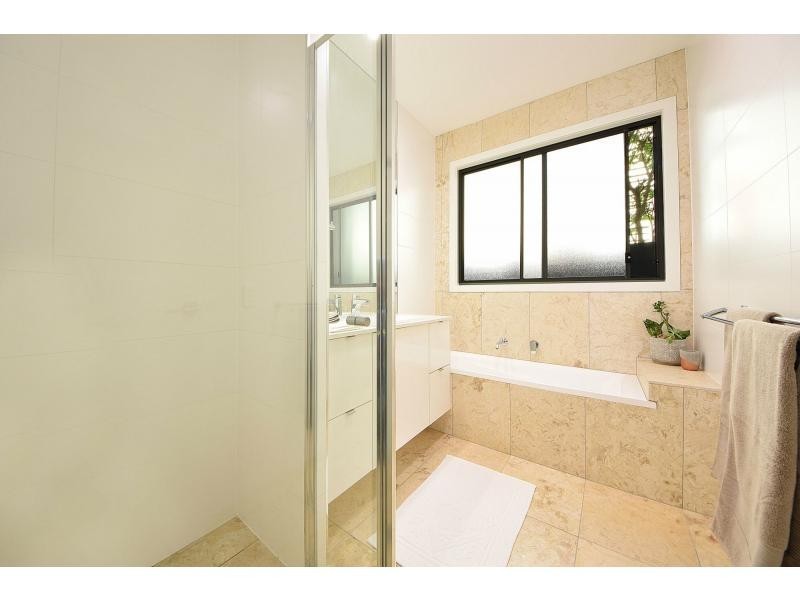 202 Ocean Parade, Burleigh Heads QLD 4220