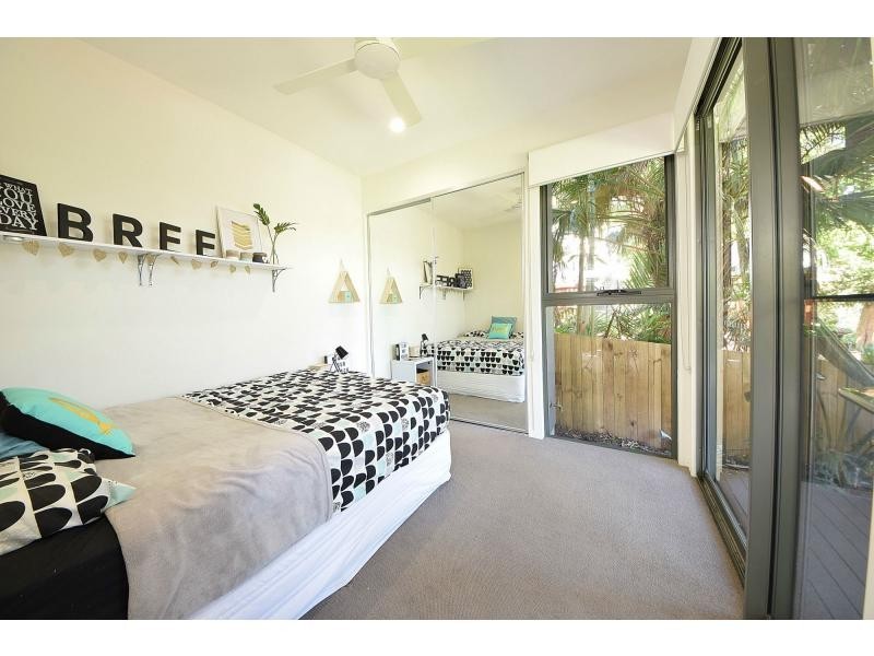 202 Ocean Parade, Burleigh Heads QLD 4220