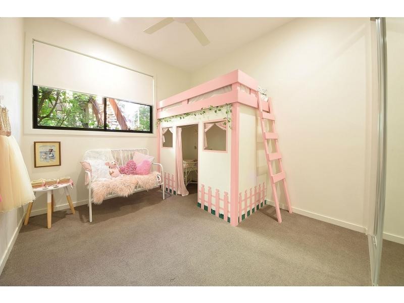 202 Ocean Parade, Burleigh Heads QLD 4220