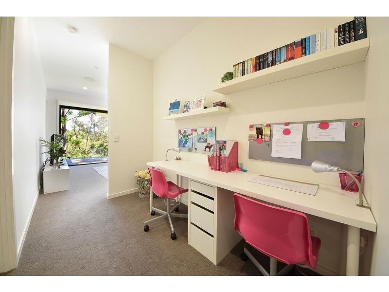 202 Ocean Parade, Burleigh Heads QLD 4220