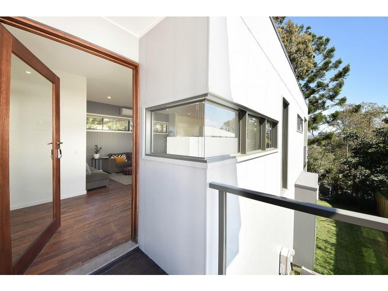 202 Ocean Parade, Burleigh Heads QLD 4220