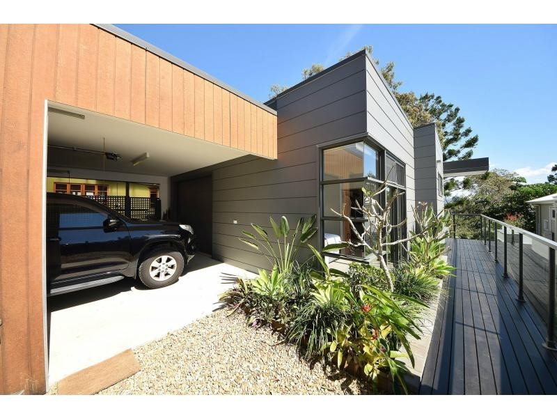 202 Ocean Parade, Burleigh Heads QLD 4220