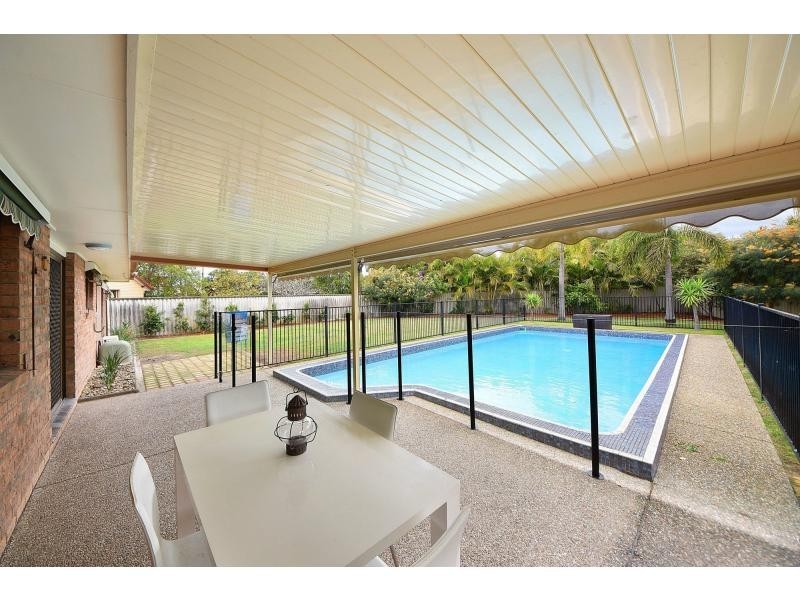 7 Carib Court, Burleigh Waters QLD 4220