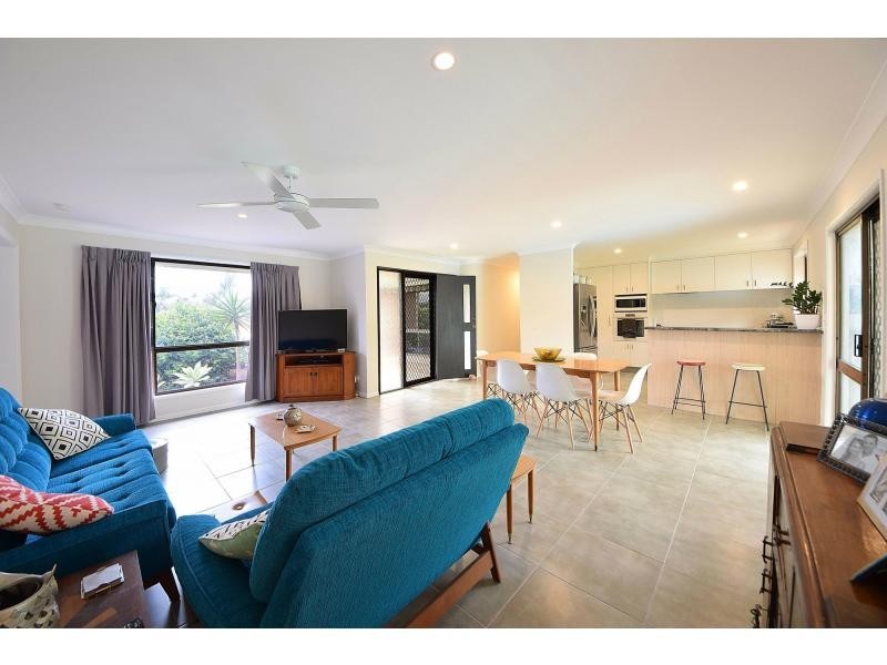 7 Carib Court, Burleigh Waters QLD 4220
