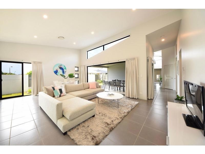 30 Galley Road, Hope Island QLD 4212