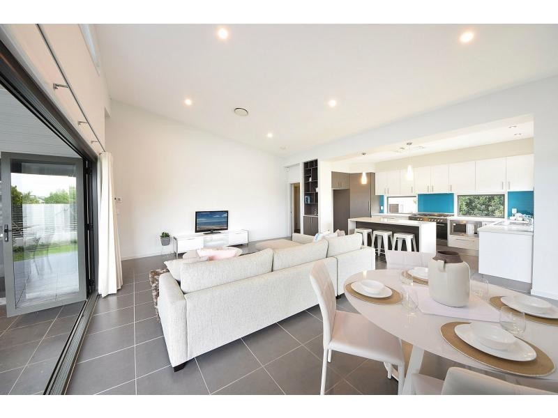 30 Galley Road, Hope Island QLD 4212