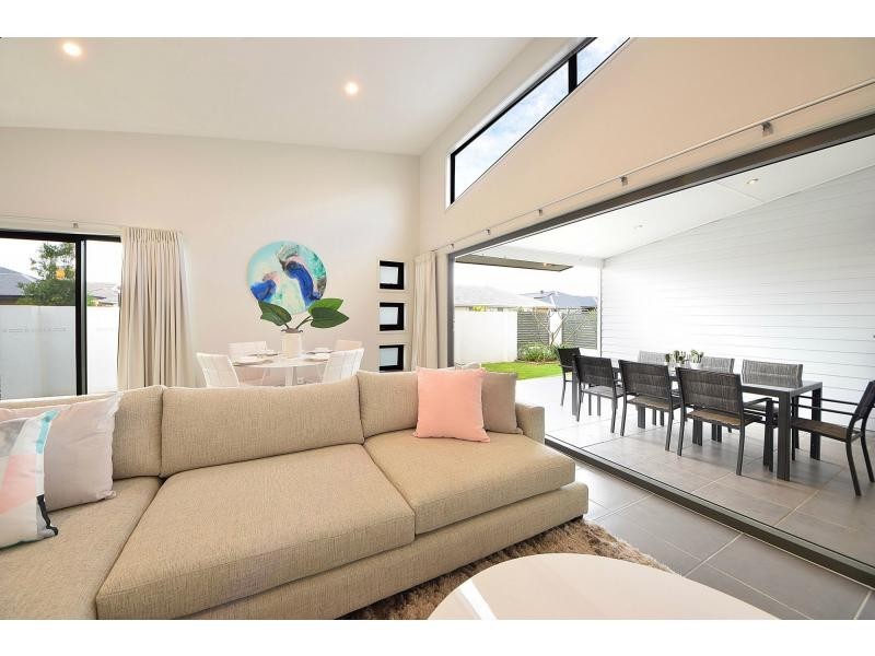 30 Galley Road, Hope Island QLD 4212