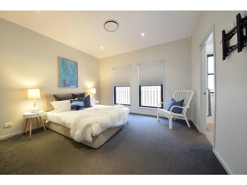 30 Galley Road, Hope Island QLD 4212