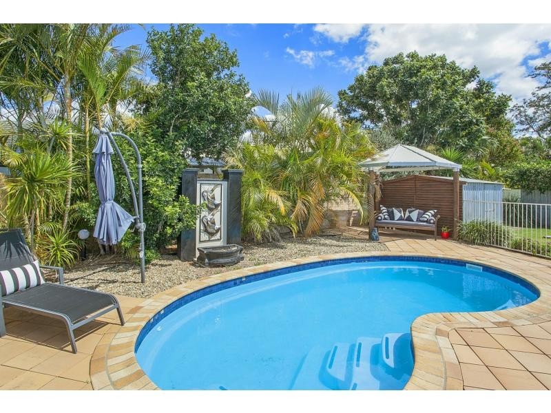 10 Grebe Place, Burleigh Waters QLD 4220