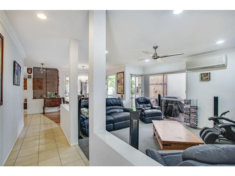 122 Harrier Drive, Burleigh Waters QLD 4220