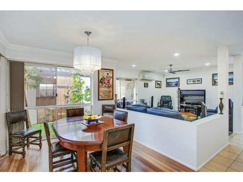 122 Harrier Drive, Burleigh Waters QLD 4220