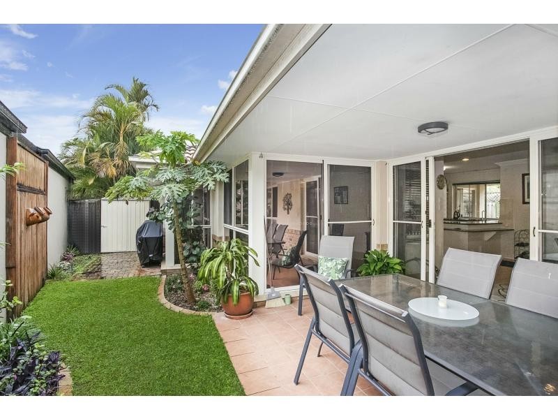 122 Harrier Drive, Burleigh Waters QLD 4220