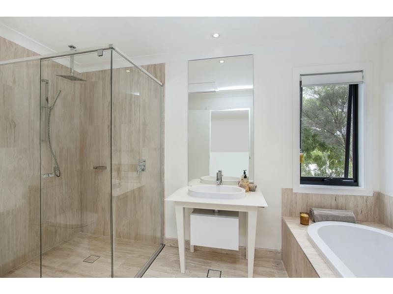 70 Galeen Drive, Burleigh Waters QLD 4220
